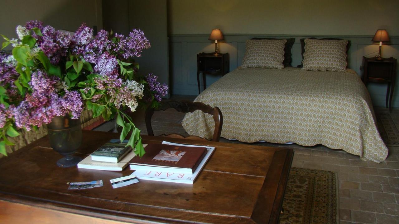 Chateau D'ozenay Bed & Breakfast